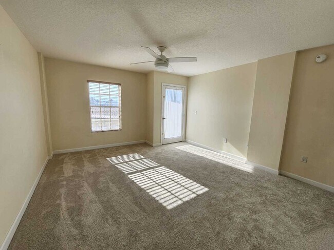 Building Photo - Seaside Serenity Awaits: Spacious 3-Bedroo...