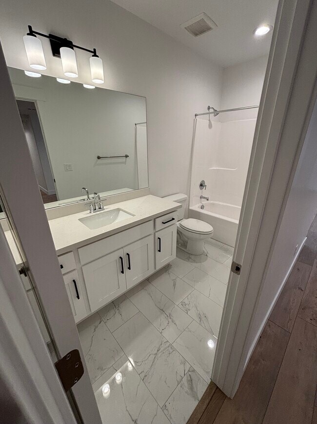 Building Photo - Basement Apartment