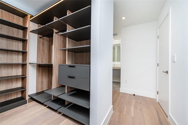 Building Photo - 204 Sunrise Dr