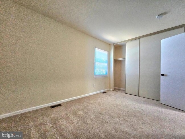 Building Photo - 8561 Southlawn Ct
