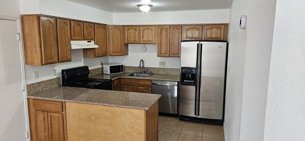Building Photo - 2612 El Parque Cir