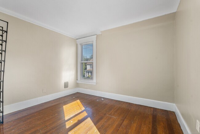 Building Photo - 304 Fairview Ave