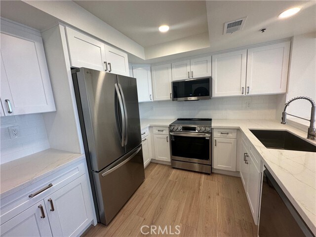 Building Photo - 230 Lille Ln