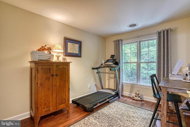 Building Photo - 28463 Pinehurst Cir