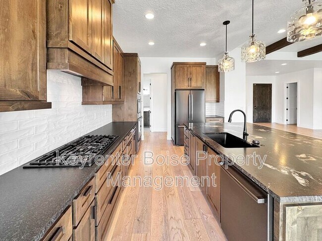 Building Photo - 5298 W Parkridge Dr