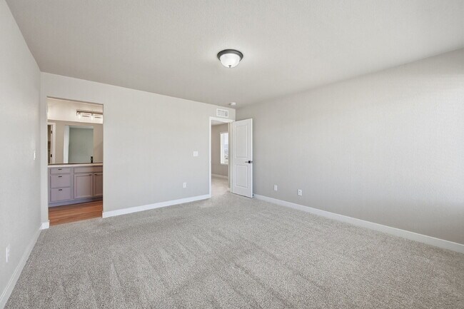 Building Photo - $2,340.95, 3 bed, 2.5 bath located in Colorado Springs with a fenced back yard