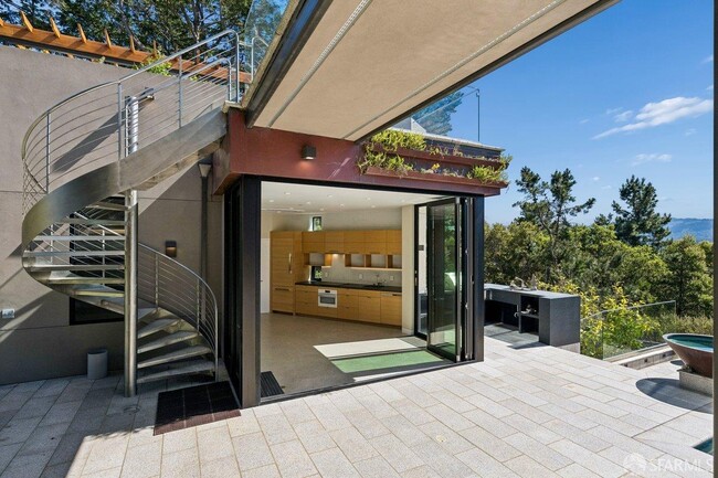 Building Photo - 1435 Lakeview Dr