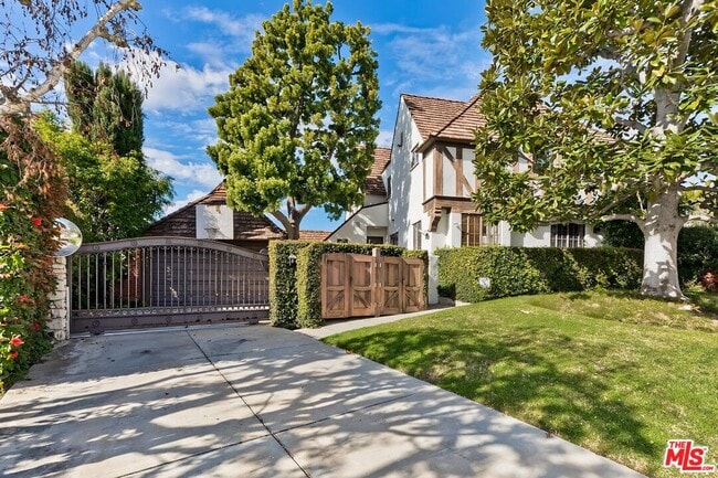 Building Photo - 201 Tavistock Ave