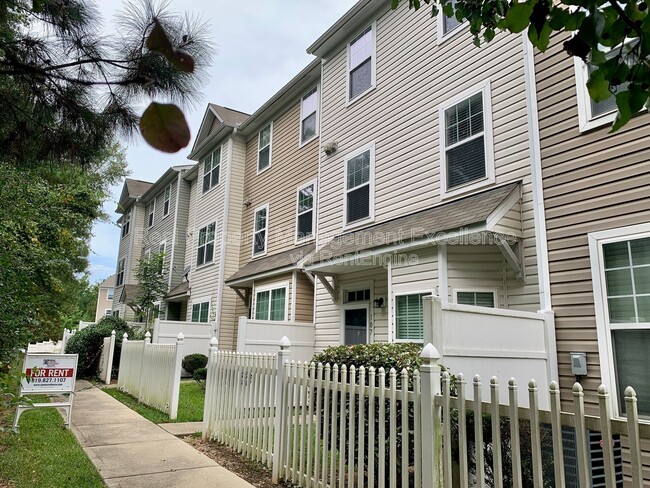 Building Photo - 300 Coalinga Lane