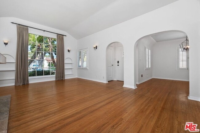 Building Photo - 2030 Kelton Ave