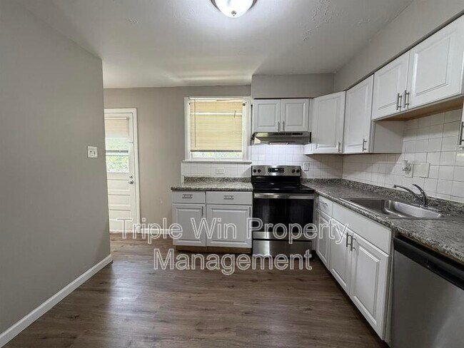 Building Photo - 1113 Highmont Dr