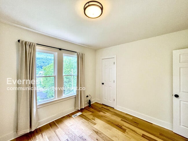 Building Photo - 4422 Edelweiss St