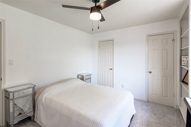 Building Photo - 4700 Broadmoor Dr