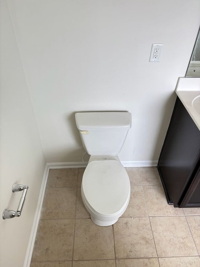 Building Photo - Renovated 3Bd, 2.5Ba End Unit Lake Norman Townhome with Fenced-in Yard and 1 Car Garage Coming Soon