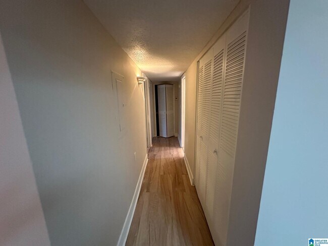 Building Photo - 412 Skyview Dr