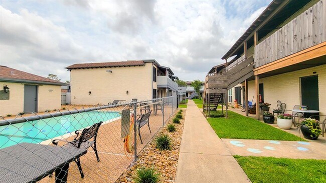 Building Photo - 4500 Sherwood Ln