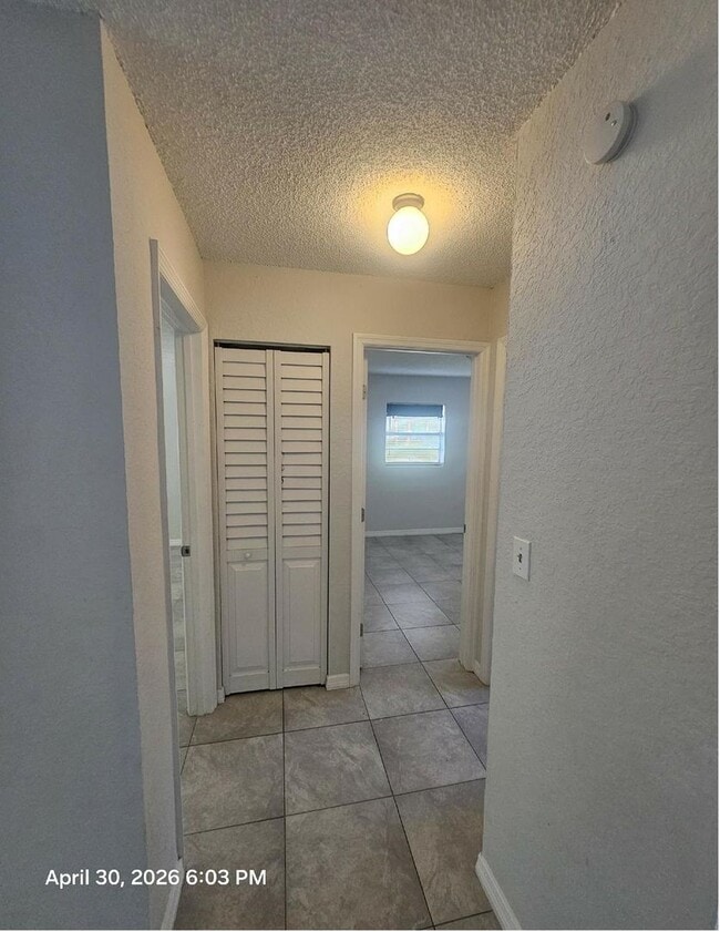 Building Photo - Beautiful and cozy 2/1 apartment available now!