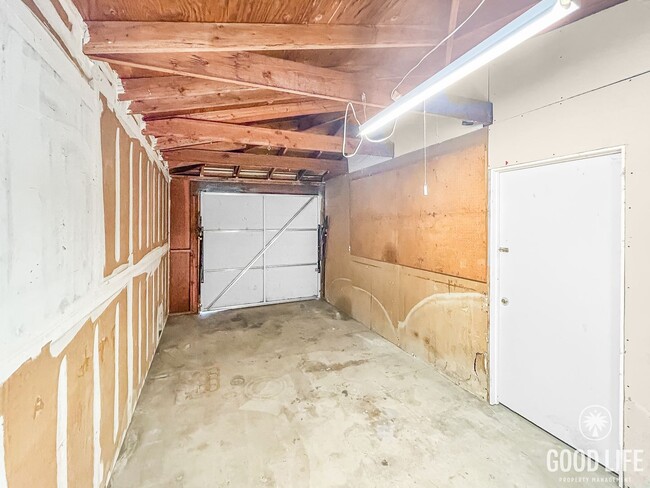 Building Photo - Beautiful 3BD/2BA W/ Updated Kitchen and Backyard in Morena!