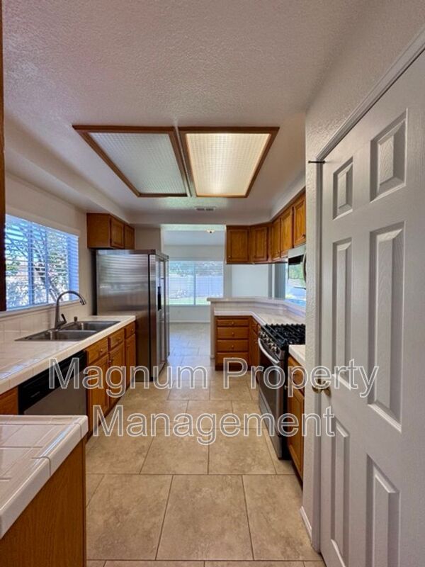 Building Photo - 687 Black Oak Cir