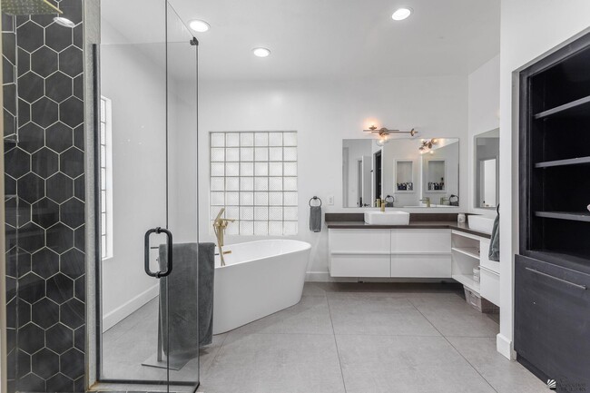 Building Photo - 3208 S Palomino Way