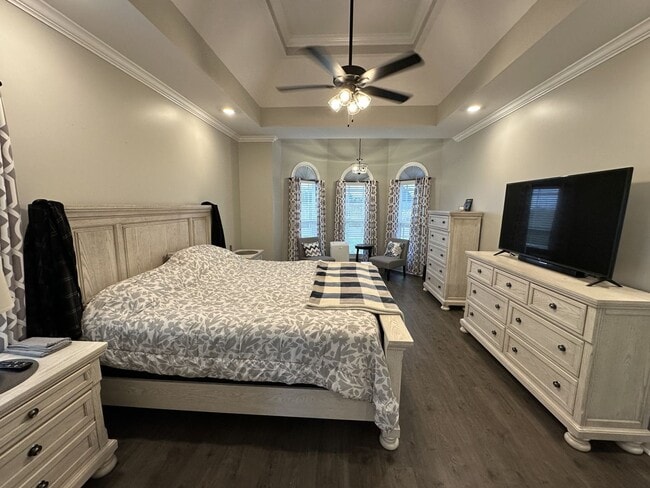 Building Photo - 4 Bedroom 3 Bathroom Home with Bonus Room!