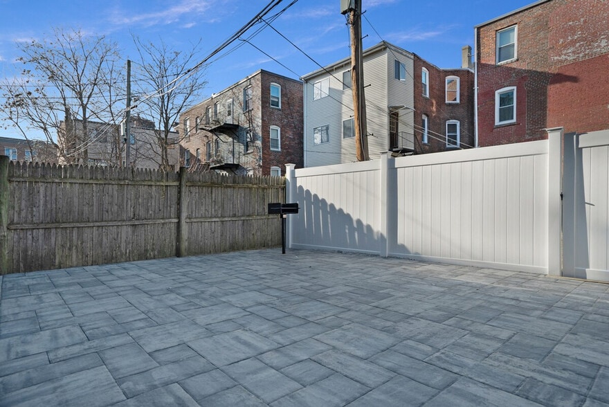 Building Photo - 39 Geneva St