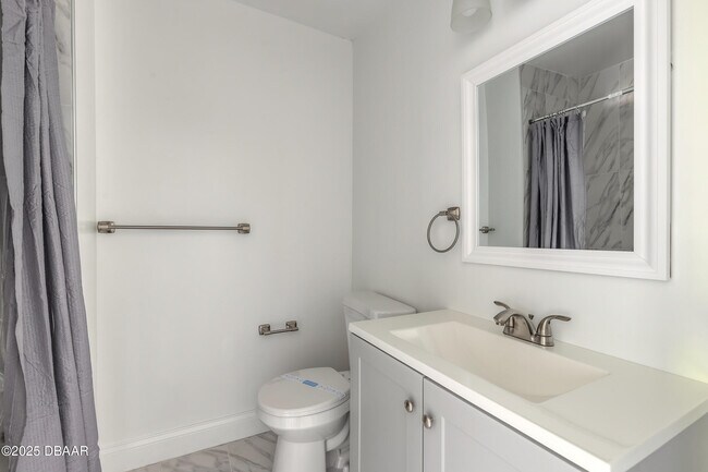 Building Photo - 138 Kingston Ave