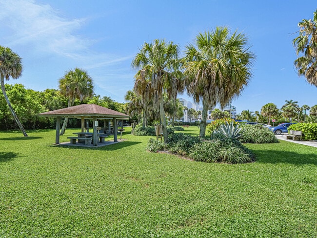 Building Photo - 925 Coquina Ln