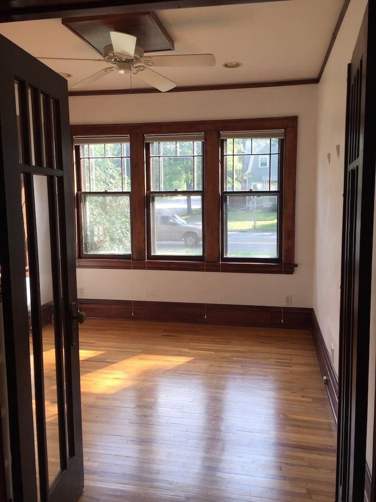 Sunroom 1 - 707 W 44th St