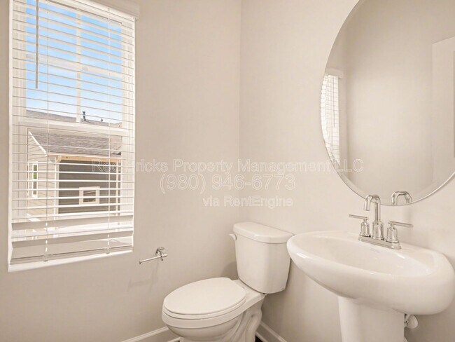 Building Photo - 4426 Millennium Ave