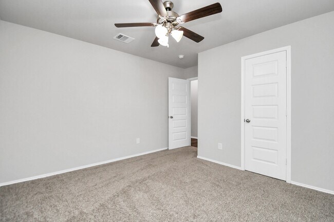 Building Photo - 3947 Country Club Dr