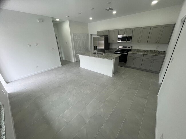 Building Photo - 206 Hagan Ave S