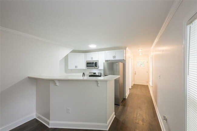 Building Photo - 2027 Lois Pl NW