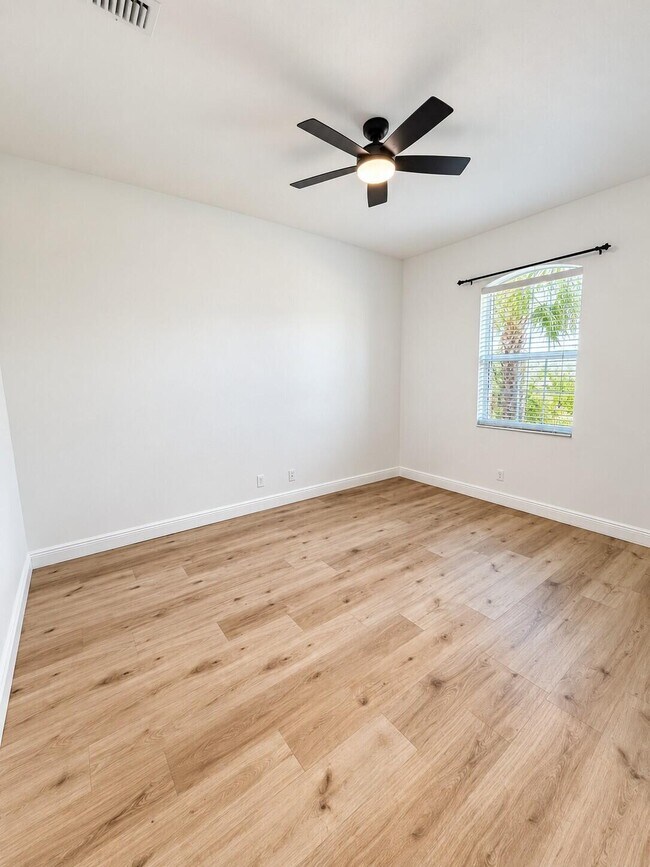 Building Photo - 12170 SW Bennington Cir