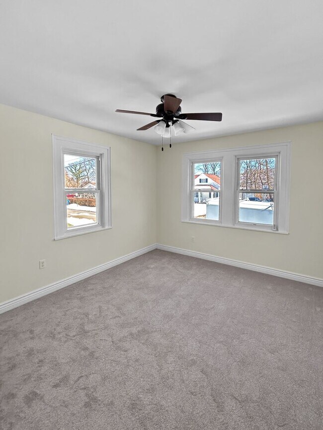 Building Photo - Welcome to this charming 2-bedroom, 1-bathroom home located in the heart of Crescent Township, PA