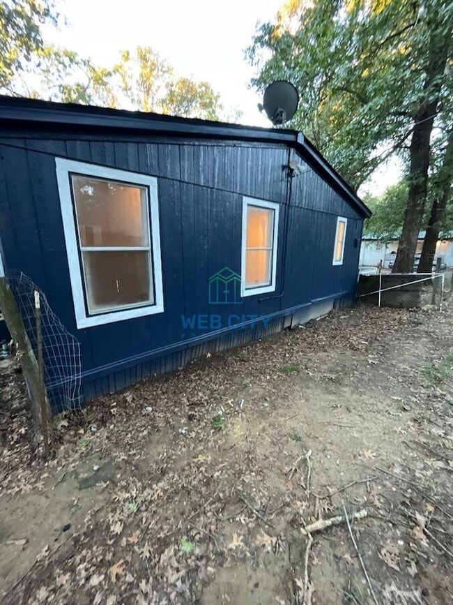 Building Photo - 15395 Flud Rd