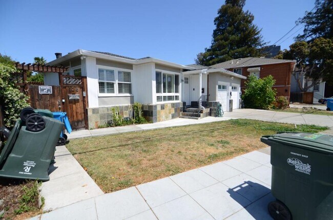 Building Photo - 126 22nd Ave