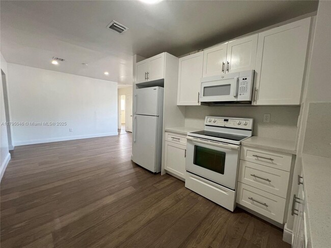 Building Photo - 770 NW 179th St