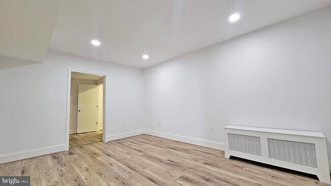 Building Photo - 1712 Mt Vernon Ave