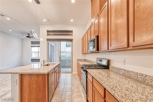 Building Photo - 643 Grey Saker St