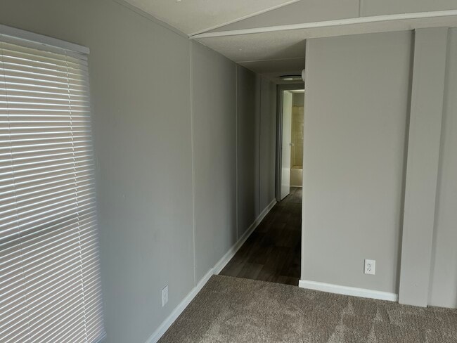 Building Photo - 207 Heath Rd