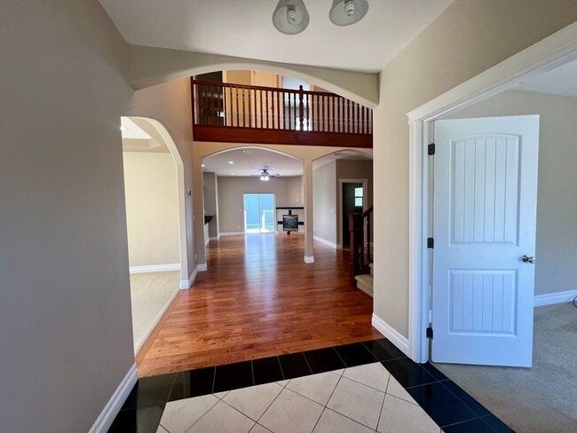 Building Photo - Beautiful 3 Bedroom in Private Community!