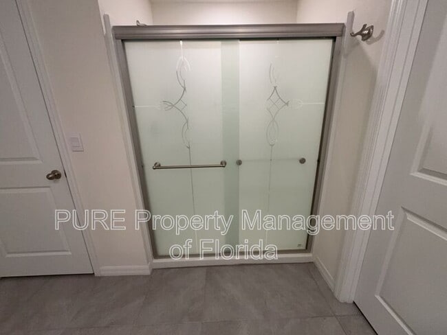 Building Photo - 618 SE 65th Terrace