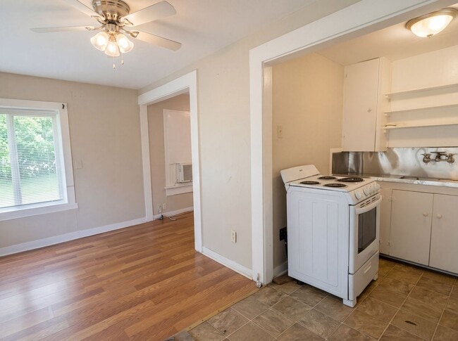 Building Photo - Affordable & Ultra-Clean Highland Studio Apartment