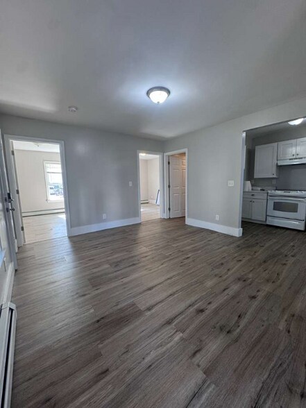 Building Photo - 267 Silver St