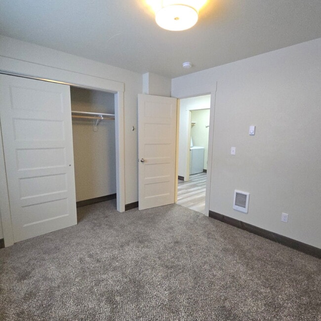 Building Photo - 2 bed, 2 bath with great views!