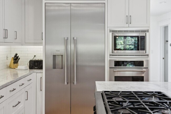 Building Photo - 137 Del Casa Dr