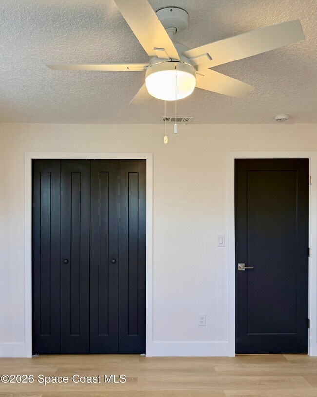 Building Photo - 557 Chantilly Dr