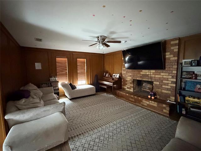 Building Photo - 309 W Stoneybrook Dr