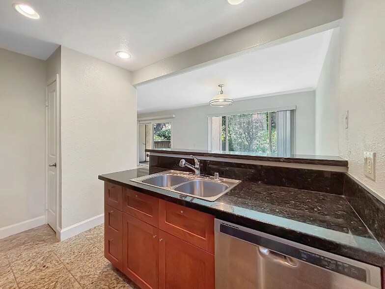 Building Photo - 8503 Villa La Jolla Dr